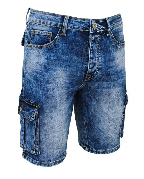 Pantaloni corti in denim con ricamo in blu scuro .